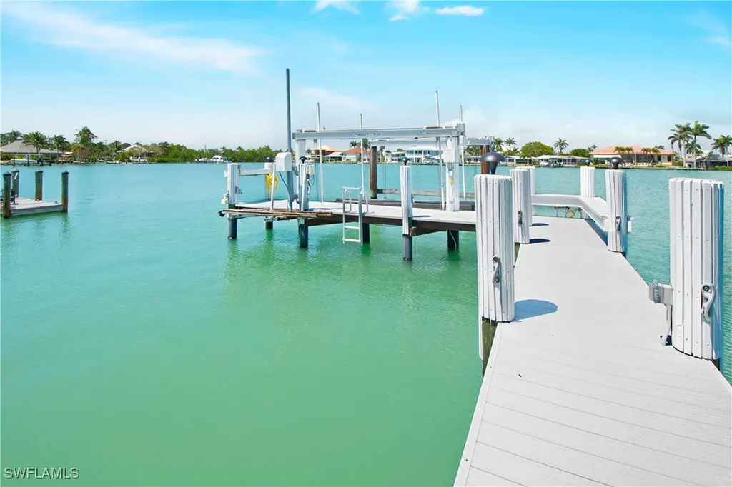 19 Pelican Street E Naples FL 34113