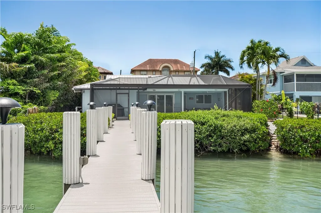 19 Pelican Street E Naples FL 34113