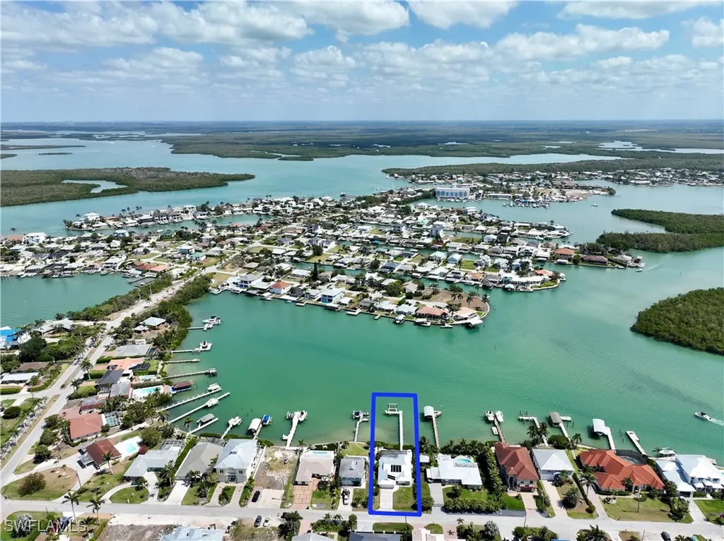 19 Pelican Street E Naples FL 34113