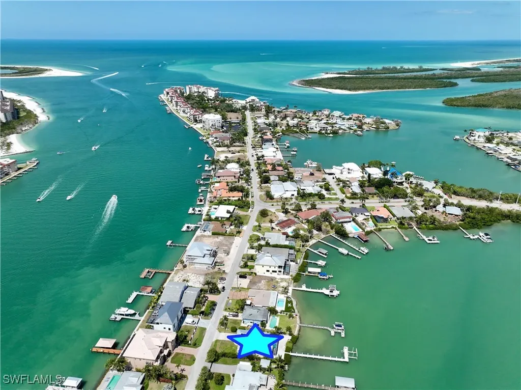 19 Pelican Street E Naples FL 34113