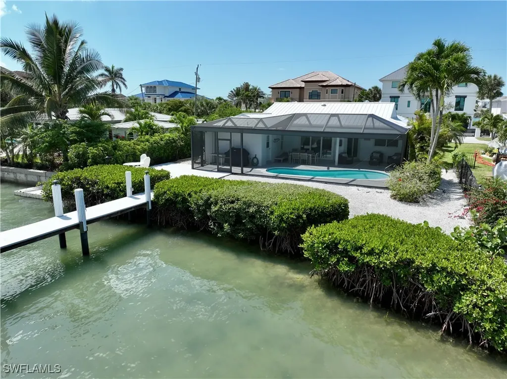 19 Pelican Street E Naples FL 34113