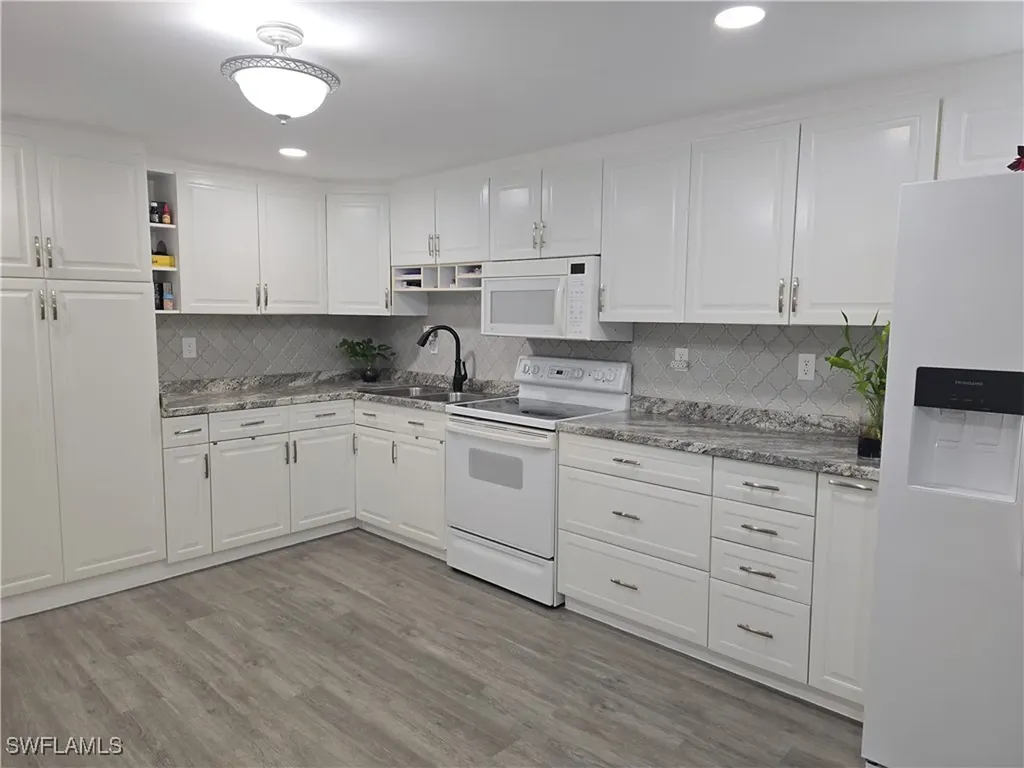 9 Moonstone Circle Naples FL 34112