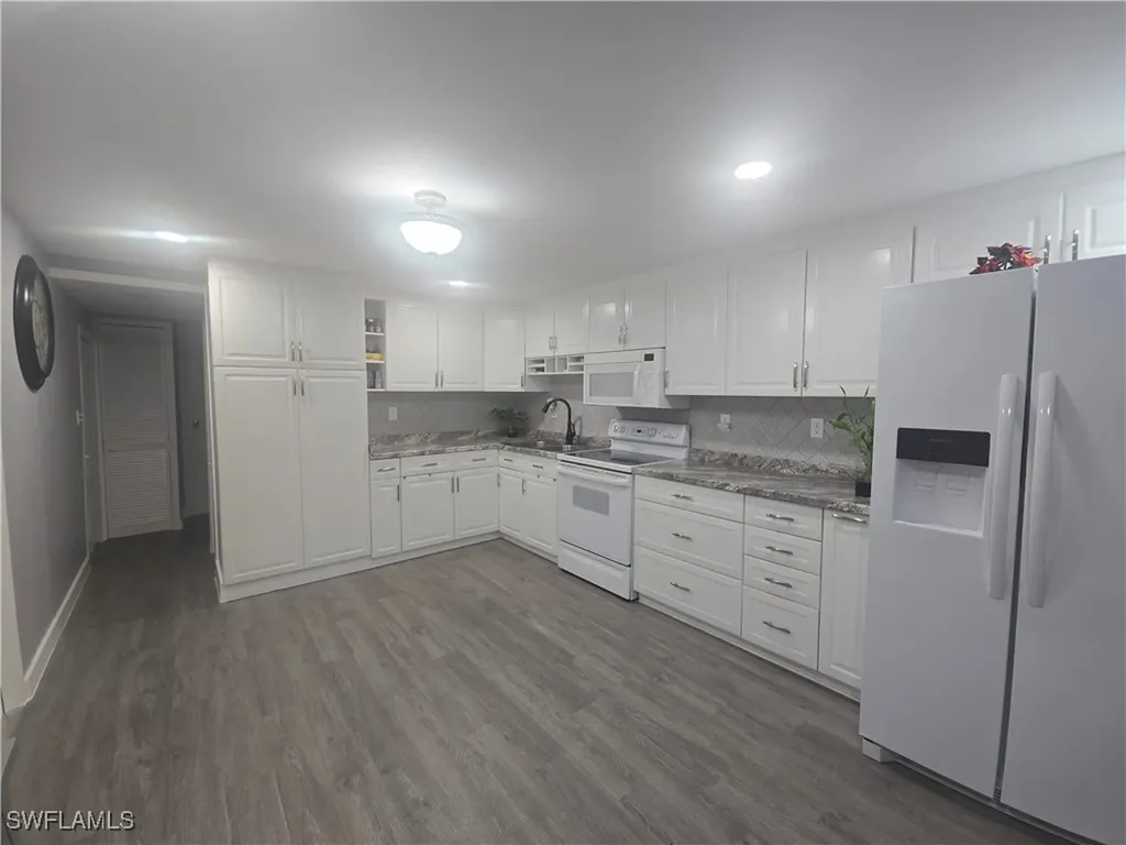 9 Moonstone Circle Naples FL 34112