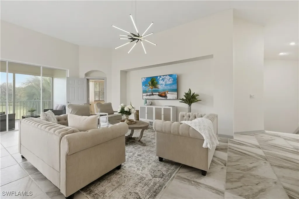 Naples FL, 2150 Aberdeen Lane, Unit 202