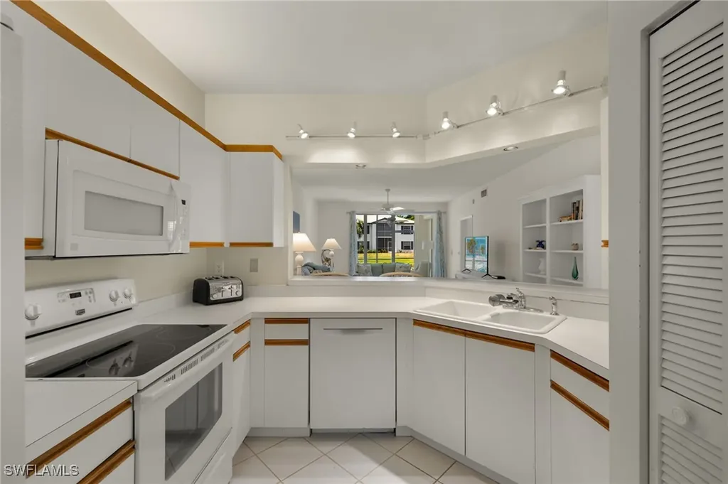 824 Tanbark Drive Naples FL 34108