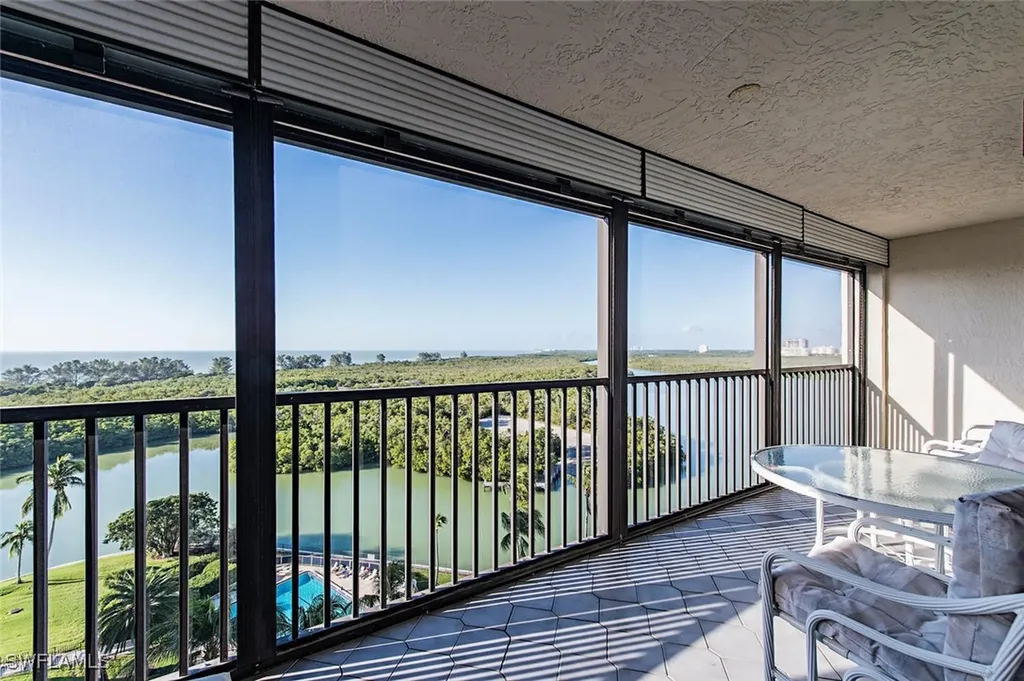 17 Bluebill Avenue Naples FL 34108-1761