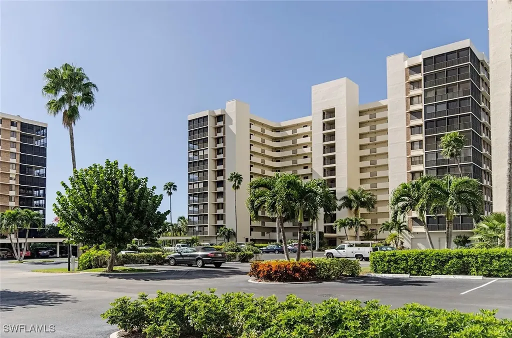 17 Bluebill Avenue Naples FL 34108-1761