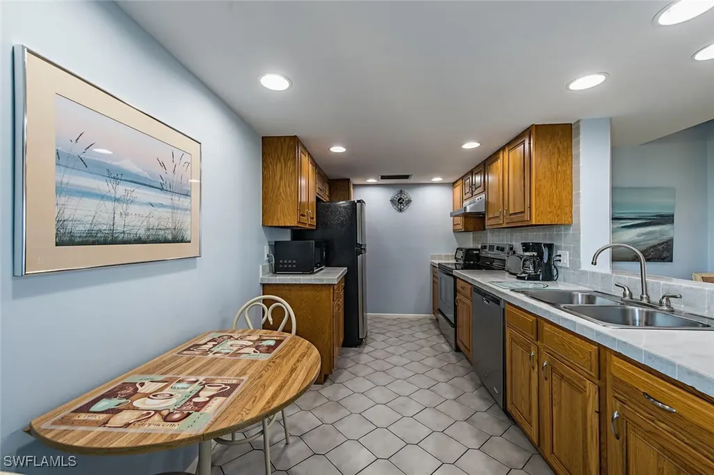 17 Bluebill Avenue Naples FL 34108-1761