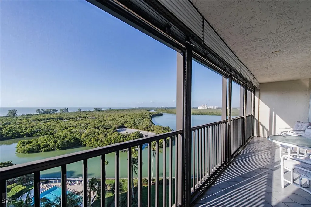 17 Bluebill Avenue Naples FL 34108-1761