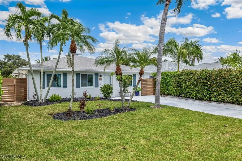791 94th Avenue N Naples FL 34108