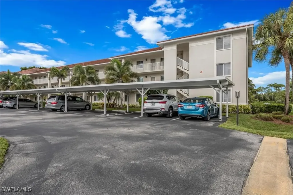 1051 Eastham Way Naples FL 34104