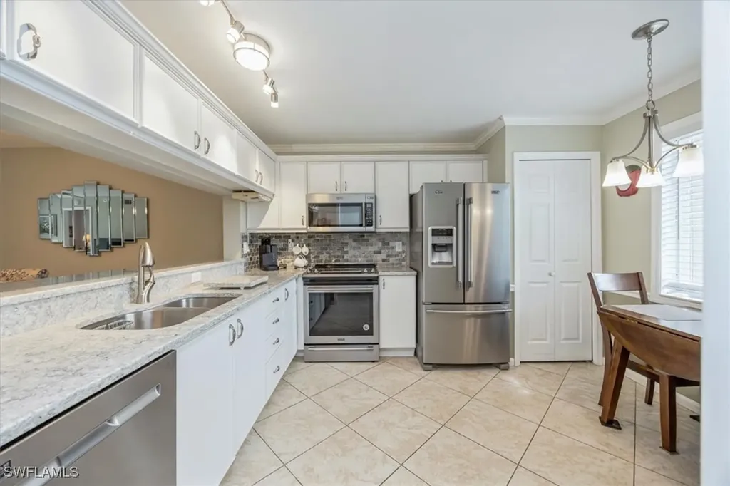 1051 Eastham Way Naples FL 34104