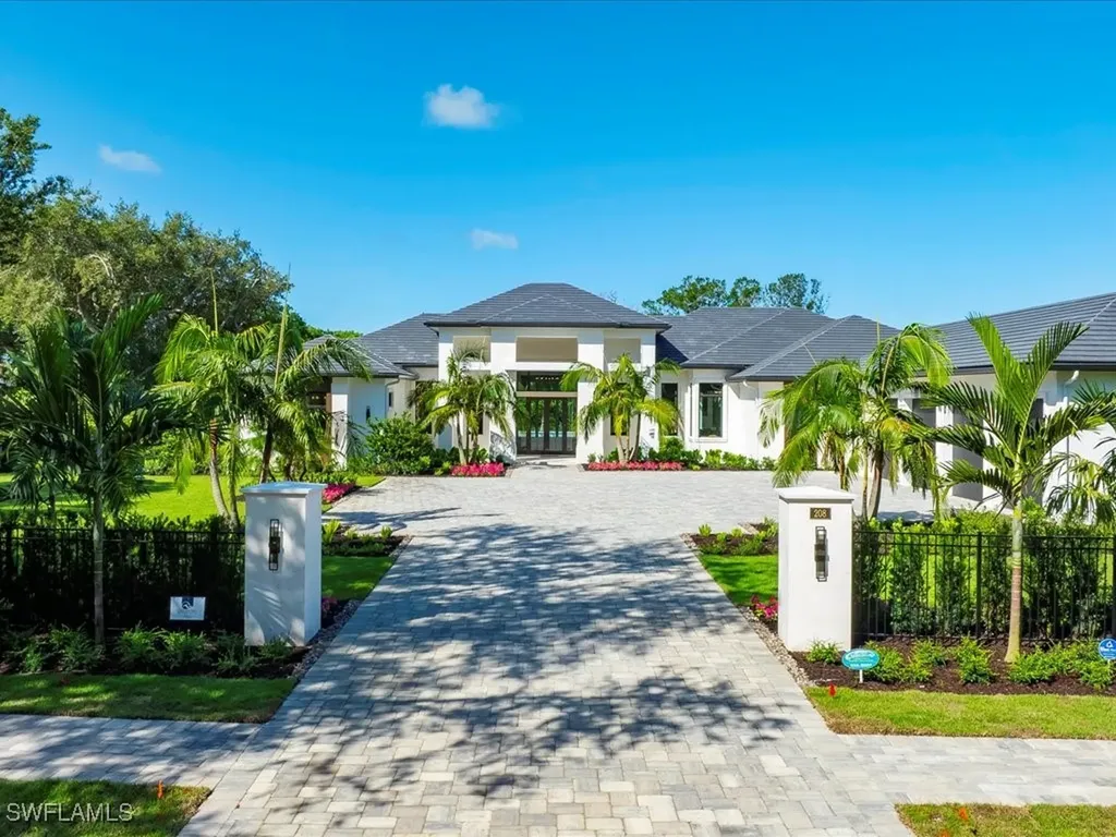 208 Hickory Road Naples FL 34108