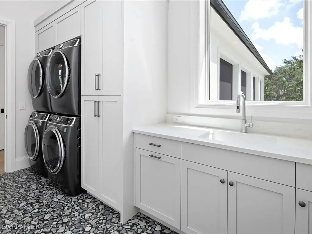 208 Hickory Road Naples FL 34108