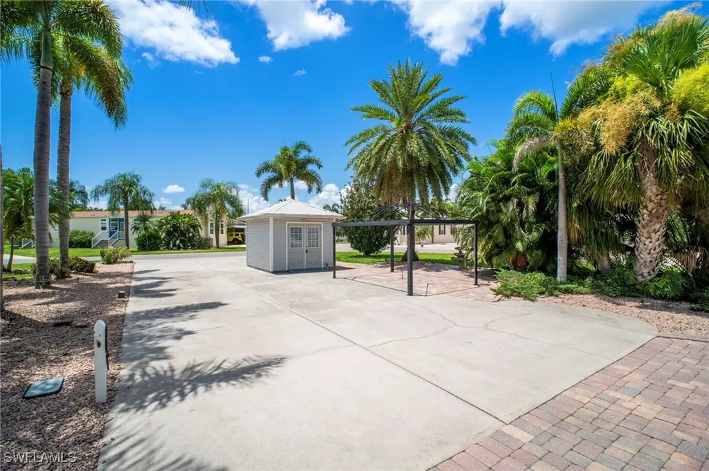 5990 Maplewood Court Fort Myers FL 33905