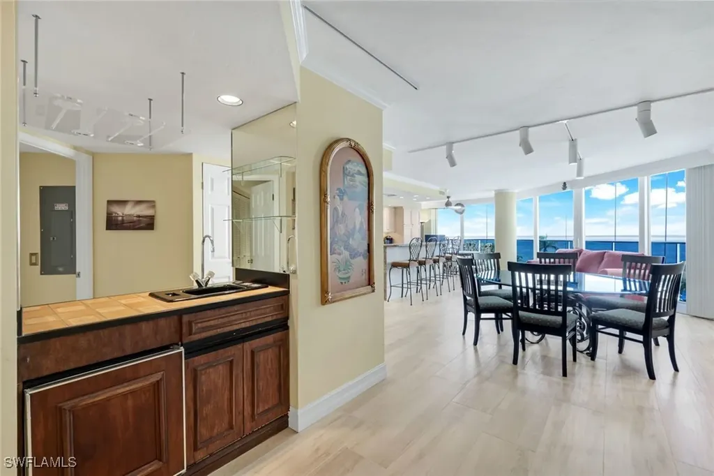 4041 Gulf Shore Boulevard N Naples FL 34103