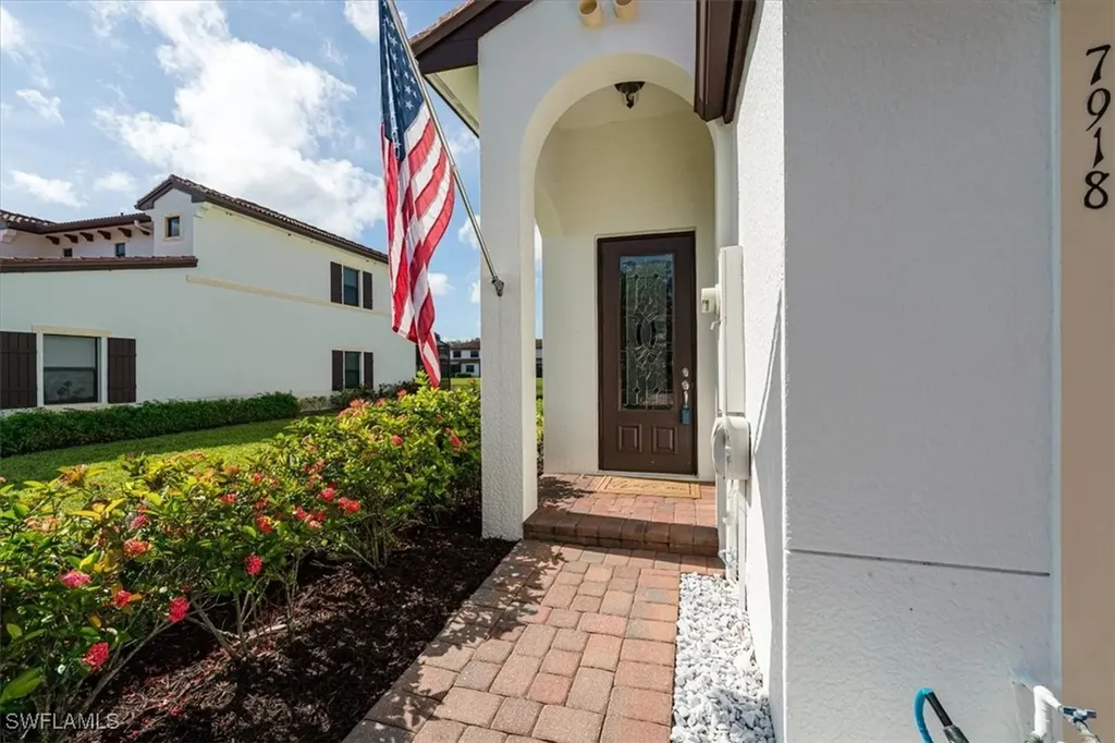 7918 Bristol Circle Naples FL 34120