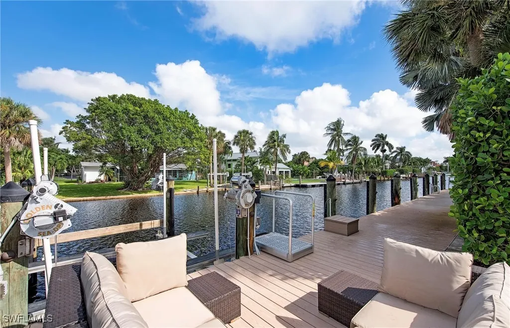 491 17th Avenue S Naples FL 34102