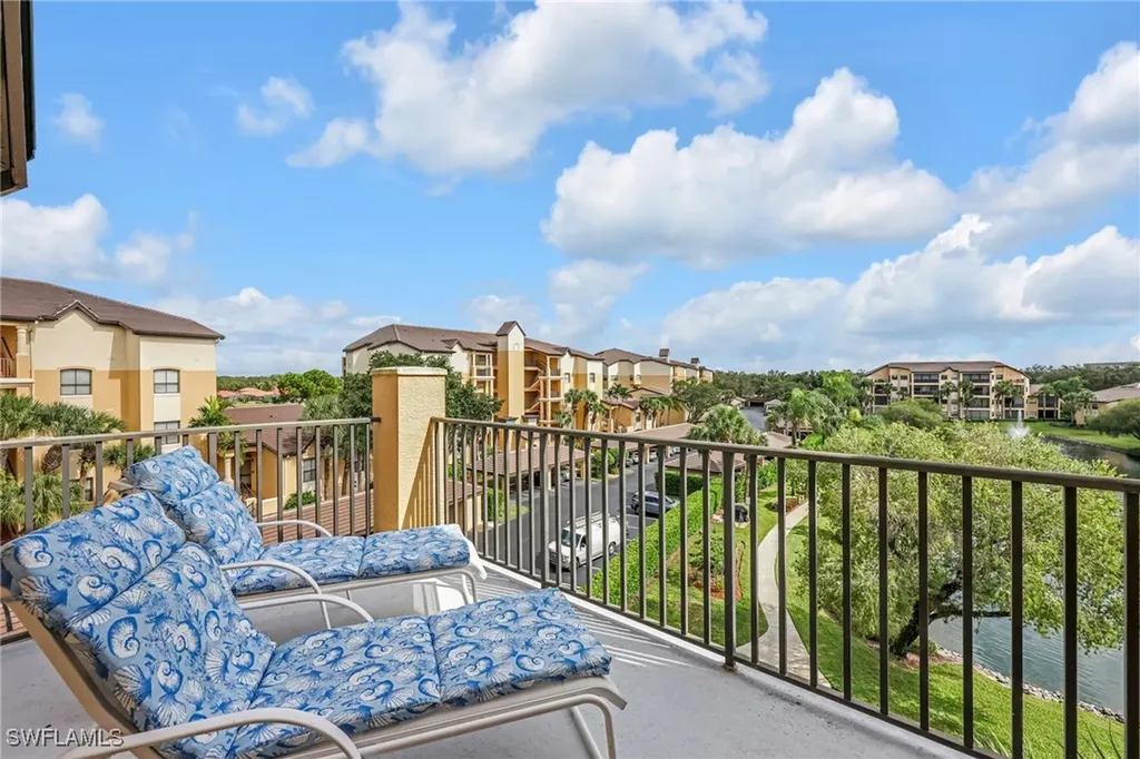 195 Vintage Circle Naples FL 34119