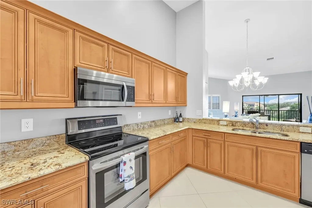 195 Vintage Circle Naples FL 34119