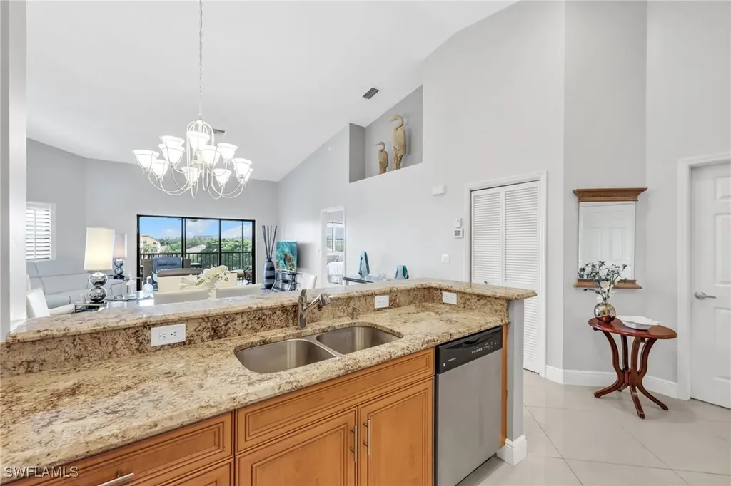 195 Vintage Circle Naples FL 34119