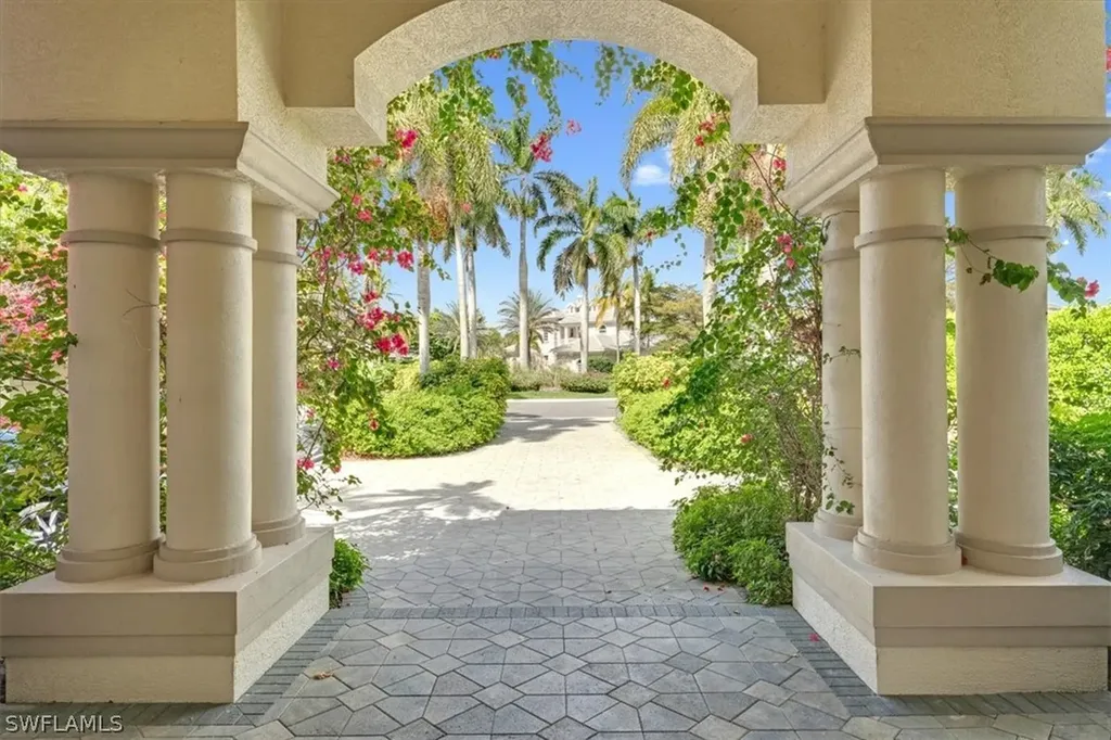 2339 Alexander Palm Drive Naples FL 34105