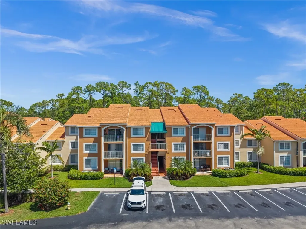 1230 Wildwood Lakes Boulevard Naples FL 34104