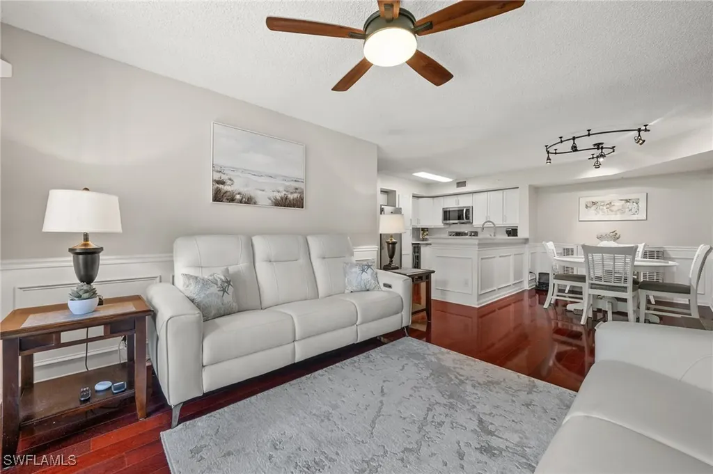 1230 Wildwood Lakes Boulevard Naples FL 34104