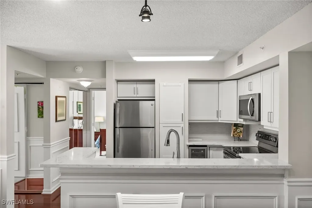 1230 Wildwood Lakes Boulevard Naples FL 34104