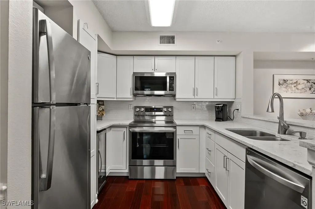 1230 Wildwood Lakes Boulevard Naples FL 34104