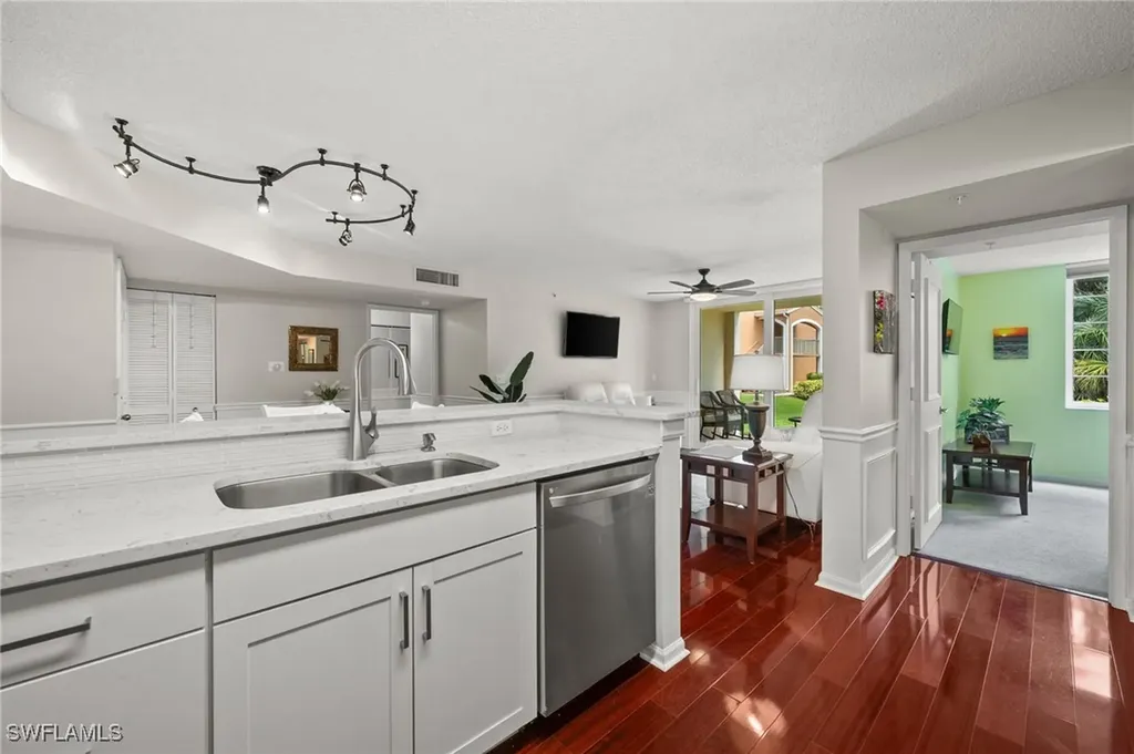 1230 Wildwood Lakes Boulevard Naples FL 34104