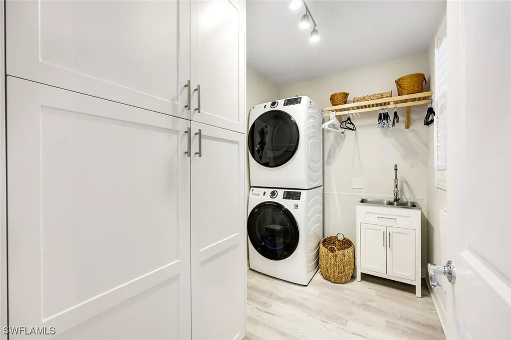 164 Indies Drive E Naples FL 34114