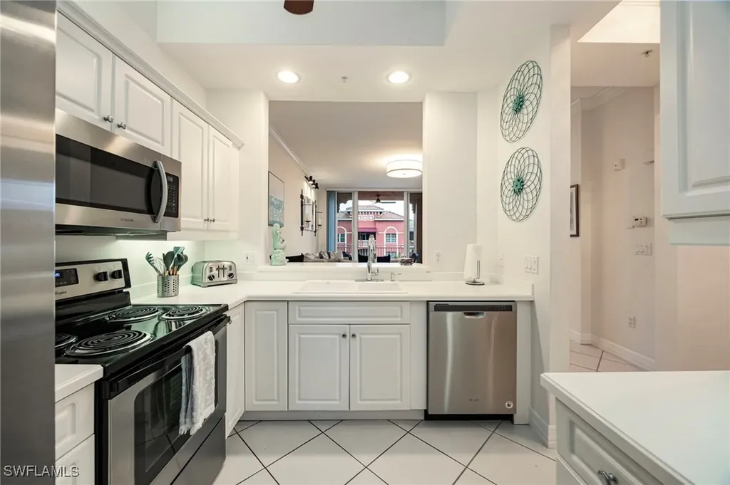 410 Bayfront Place Naples FL 34102