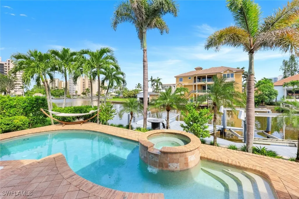 155 Heron Avenue Naples FL 34108