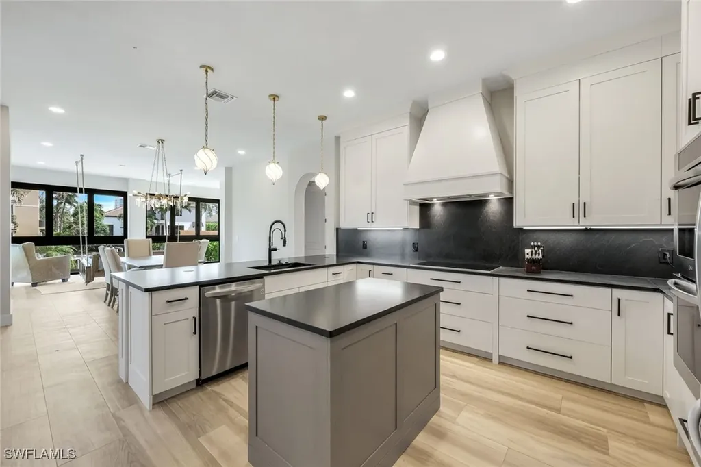 155 Heron Avenue Naples FL 34108