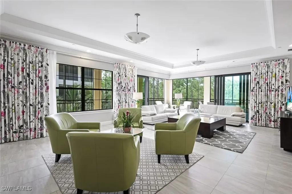 2751 Tiburon Boulevard E Naples FL 34109