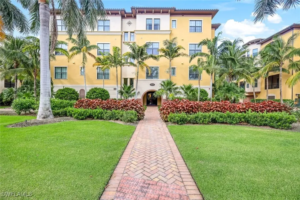 2751 Tiburon Boulevard E Naples FL 34109