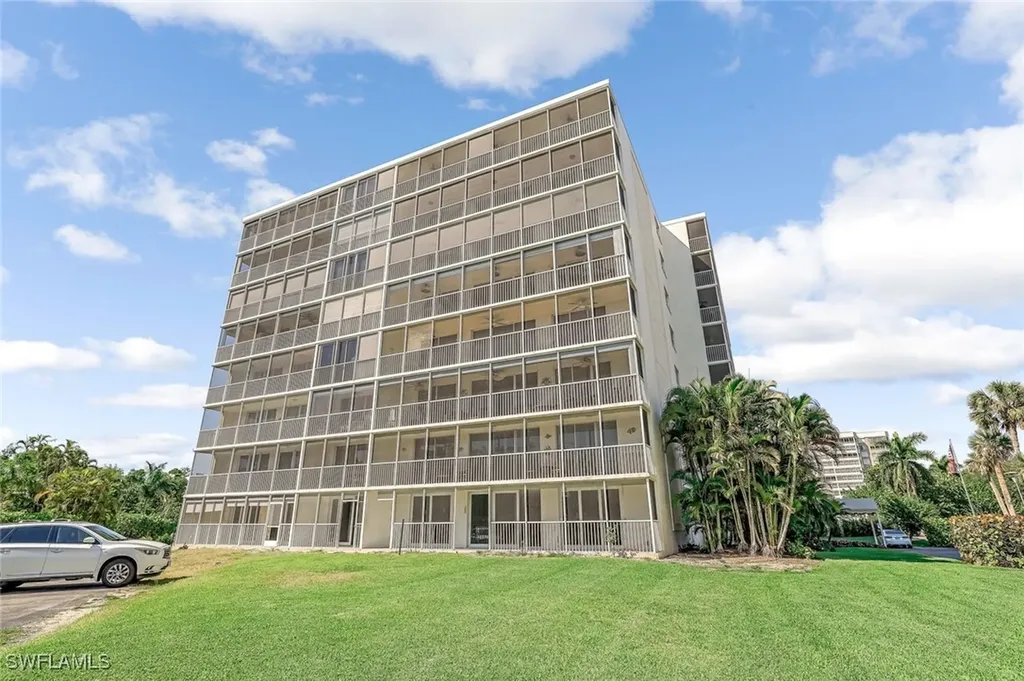 5 Bluebill Avenue Naples FL 34108