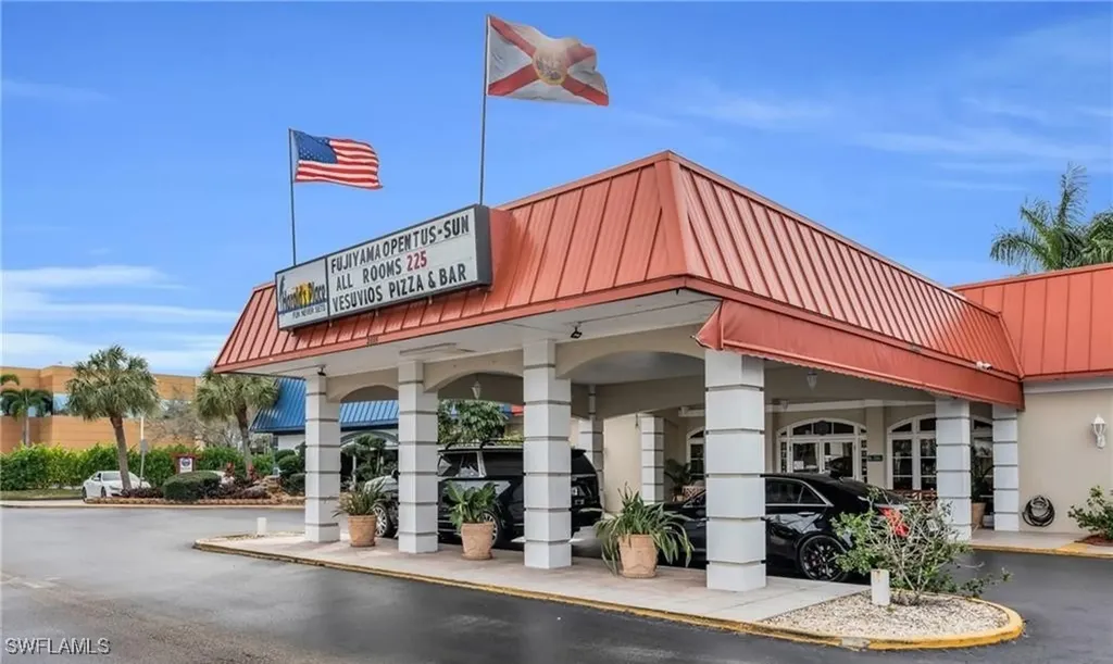 2555 9th Street N Naples FL 34103