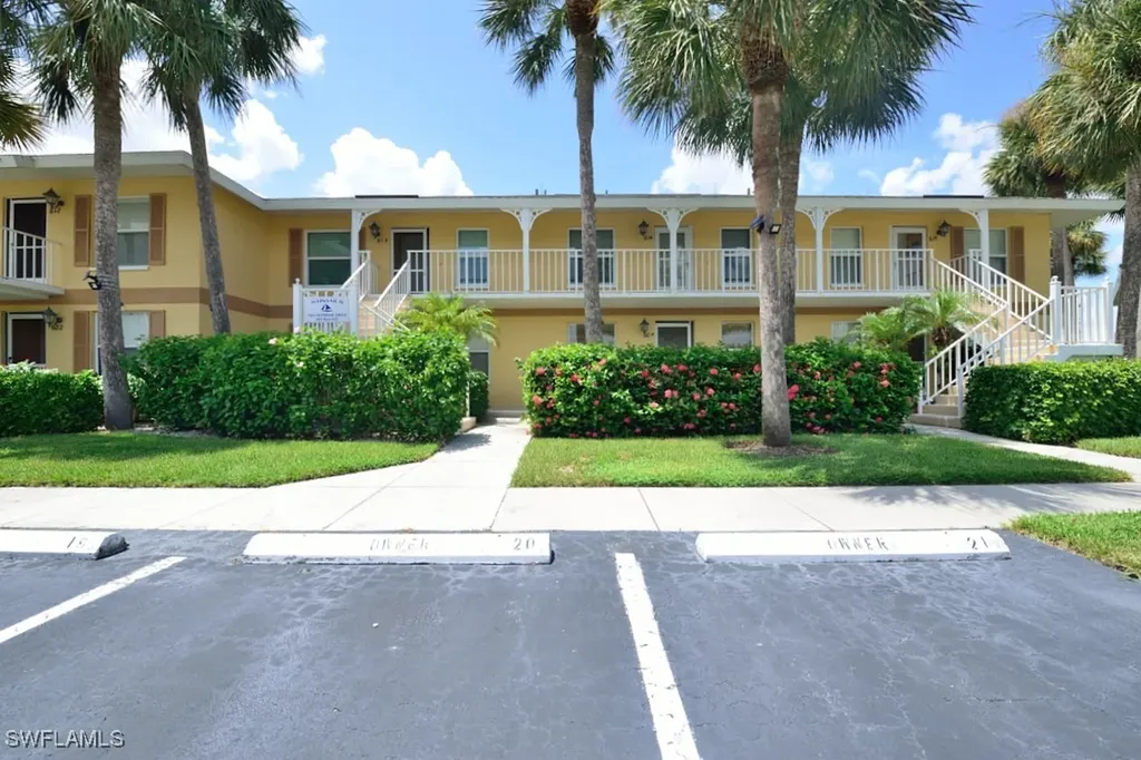 1165 Mainsail Drive Naples FL 34114
