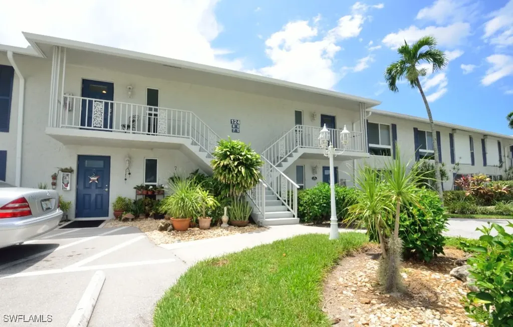 124 Penny Lane Naples FL 34112