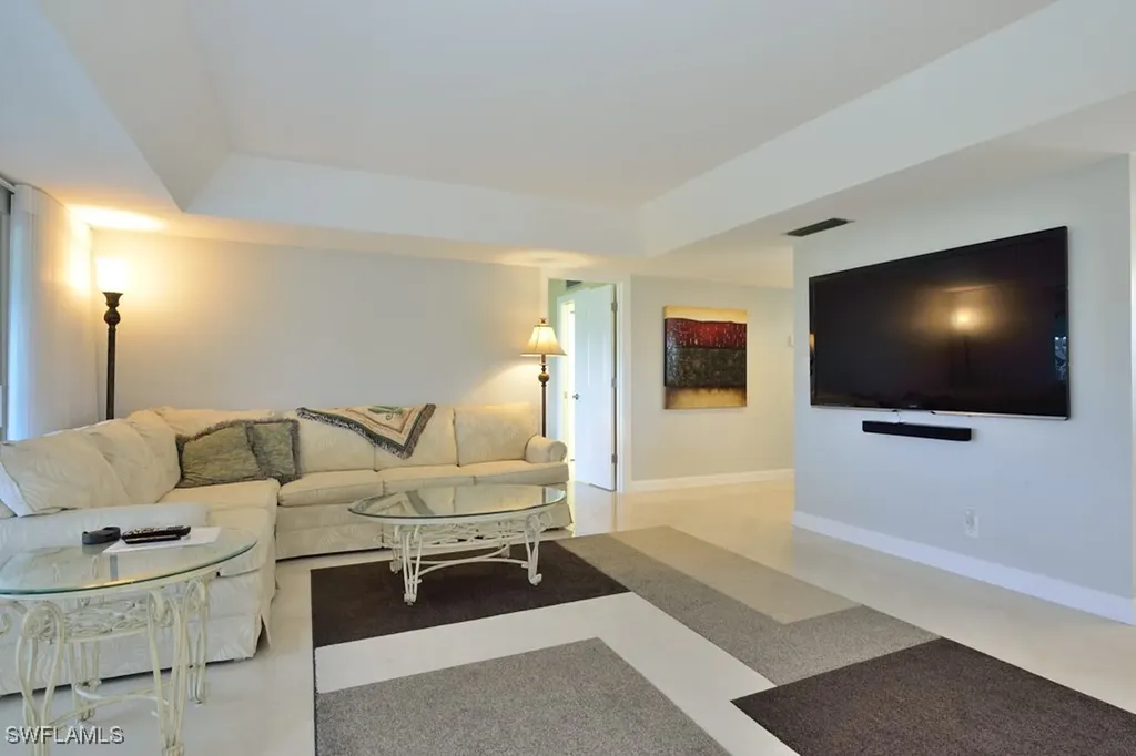 124 Penny Lane Naples FL 34112