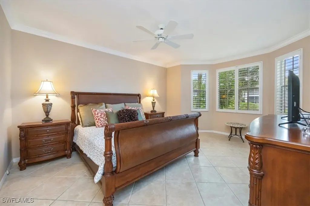 5060 Yacht Harbor Circle Naples FL 34112