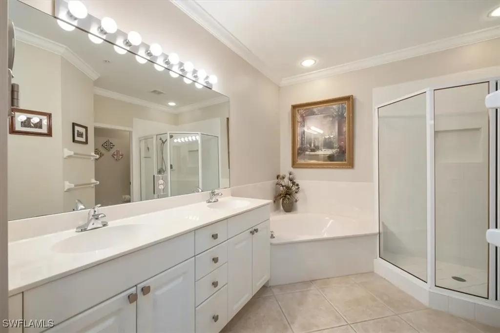 5060 Yacht Harbor Circle Naples FL 34112