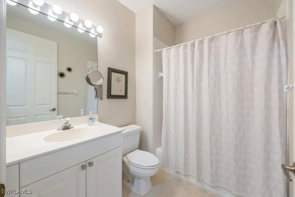 5060 Yacht Harbor Circle Naples FL 34112