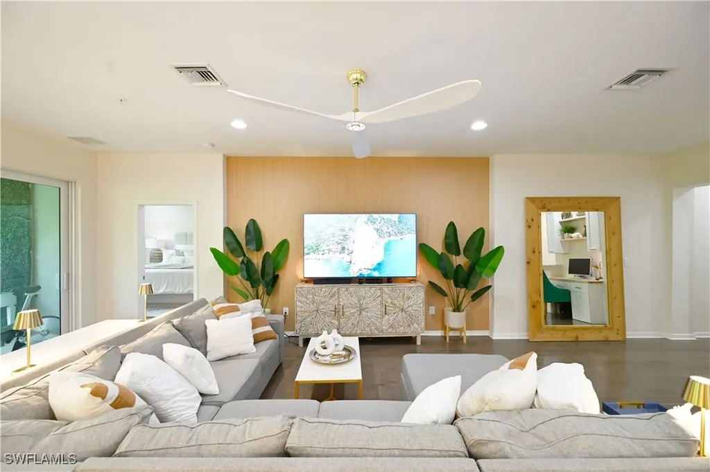 Naples FL, 2343 Sheen Lane, Unit 406