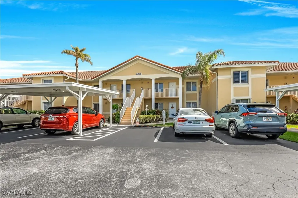 188 Furse Lakes Circle Naples FL 34104