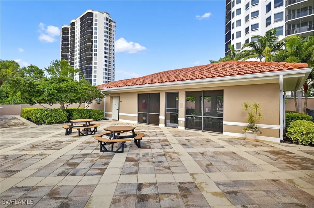 1060 Borghese Lane Naples FL 34114