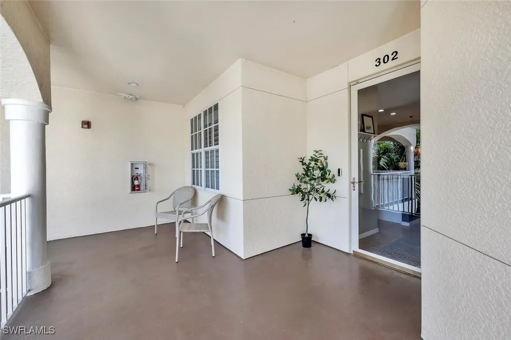 4833 Hampshire Court Naples FL 34112