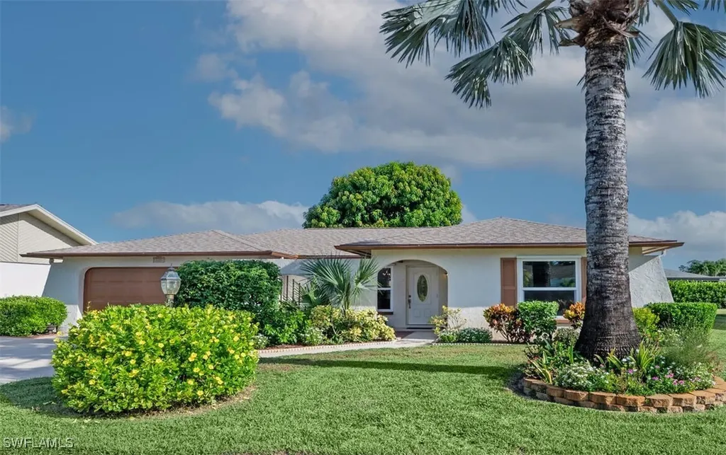 105 Champagne Court Naples FL 34112
